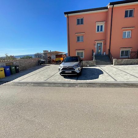 Family Village Apartment Vrh  Eksteriør billede