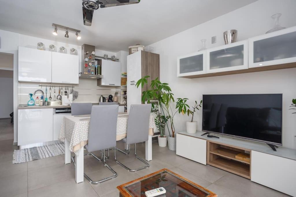 Family Village Apartment Vrh  Eksteriør billede