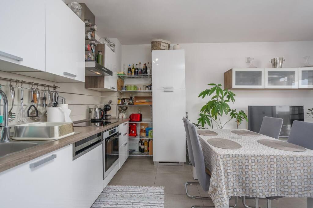 Family Village Apartment Vrh  Eksteriør billede